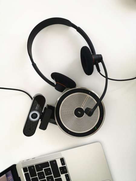 Homeoffice-Einsteiger-Bundle: Headset, Speakerphone, Webcam